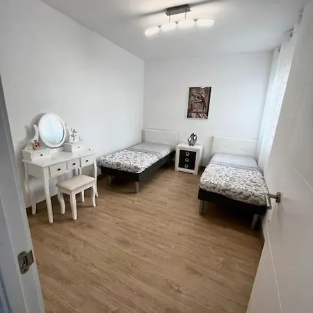شقة Grande Apartamento A 150 Metros De La Playa تورّيفيِخا